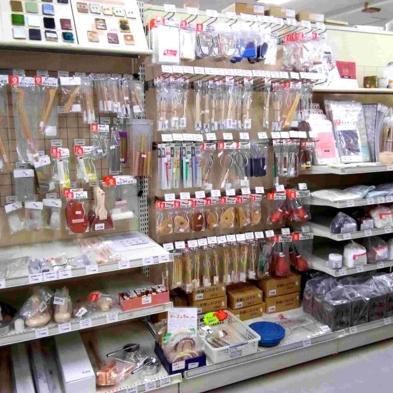 陶芸小道具、粘土、陶芸材料を多数取り扱い